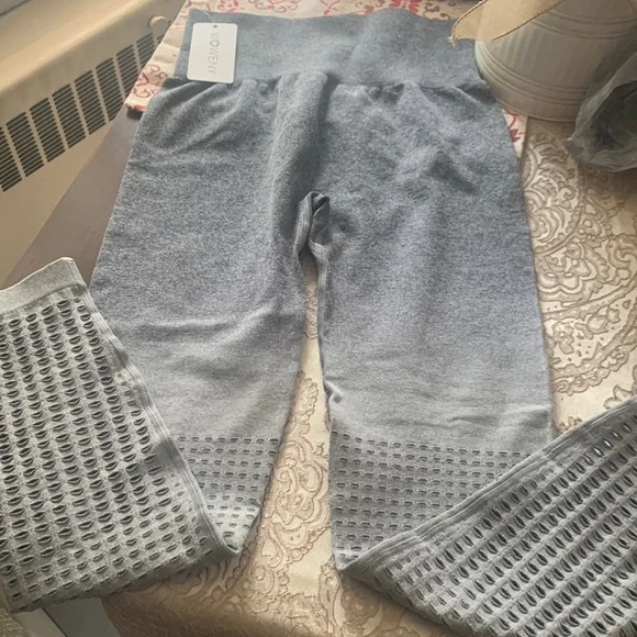 Woweny seamless leggings size Lg. - Picture 2 of 8